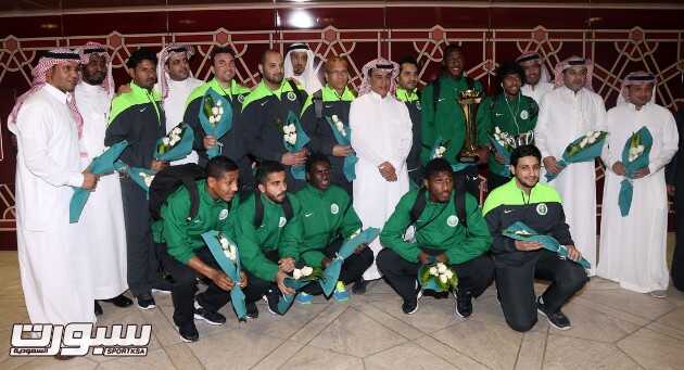 بعثة الأخضر الأولمبي تصل إلى الرياض والنويصر يهنئ اللاعبين