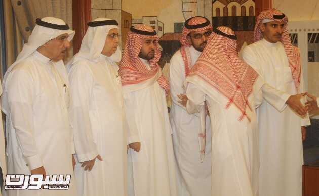 الأمير خالد بن عبد الله يتلقى تعازي الأمراء والمعالي والسعادة ووجهاء المجتمع والمواطنين في فقيد الأمة الكبير