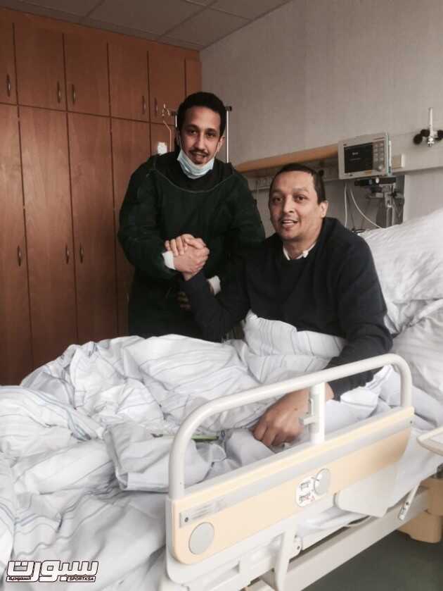 الأمير فهد بن خالد يزور مروان دفتردار في أحد مستشفيات المانيا