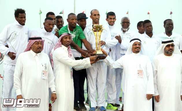 المنتخب السعودي متوج بكأس البطولة الخليجية التي اقيمت في القطيف
