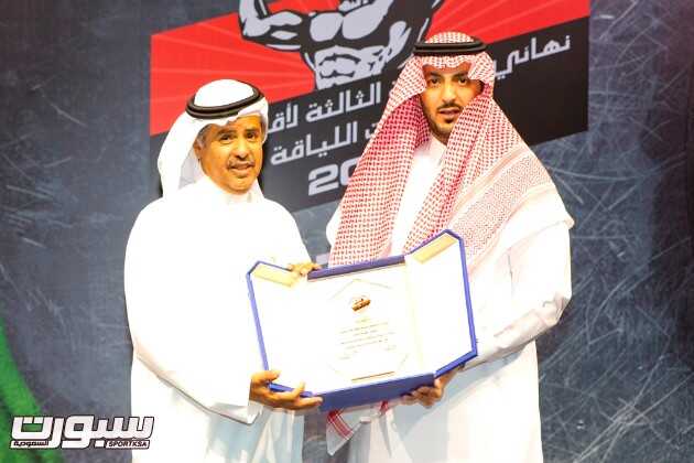 تكريم مدير عام الصالات والأندية الرياضية بالرئاسة العامة لرعاية الشباب عبدالله الزامل