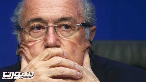 Re-elected FIFA President Sepp Blatter pauses during a news conference after an extraordinary Executive Committee meeting in Zurich, Switzerland, May 30, 2015.  Blatter has been re-elected as FIFA president for a fifth term after Jordan's Prince Ali bin Al Hussein conceded defeat at the Congress of world football's governing body on Friday.   REUTERS/Arnd Wiegmann