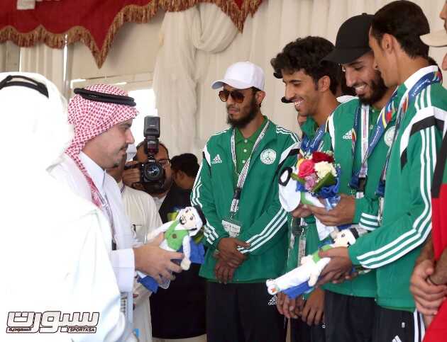 رئيس اللجنة العليا المنظمة للدورة الأمير عبدالحكيم بن مساعد يتوج الفرسان السعوديين