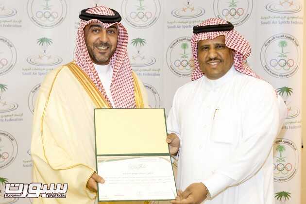 تكريم الدكتور مبارك السويلم امين عام الاتحاد السعودي للرياضيات الجوية