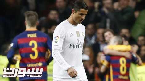 Football - Real Madrid v Barcelona - Liga BBVA - Santiago Bernabeu - 21/11/15 Real Madrid's Cristiano Ronaldo looks dejected after Barcelona's Andres Iniesta (not pictured) scores their third goal Reuters / Paul Hanna Livepic EDITORIAL USE ONLY.