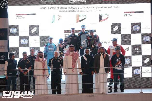 الأمير عبدالله بن مساعد يتوج الفائزين بالجولة الثالثة من مهرجان السباقات السعودي