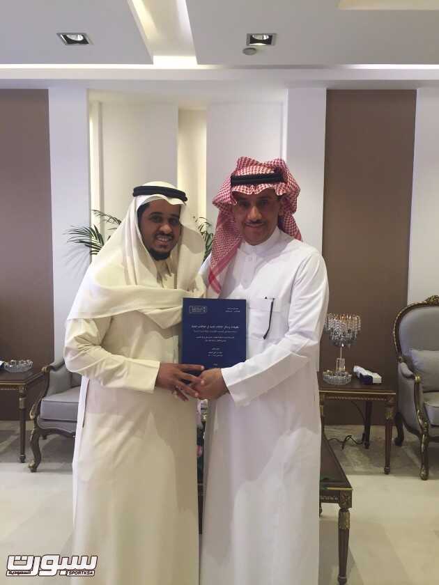 سعود السيف مع مدير جامعة الملك سعود