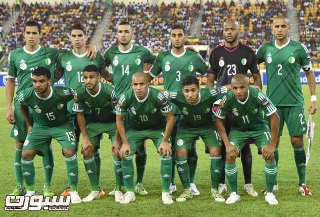 Algeria's players line up prior to the 2015 African Cup of Nations group C football match between Senegal and Algeria, on January 27, 2015 in Malabo. (From LtoR, upper to lower row) Algeria's defender Aissa Mandi, Algeria's defender Carl Medjani, Algeria's midfielder Nabil Bentaleb, Algeria's defender Faouzi Ghoulam, Algeria's goalkeeper Rais Mbolhi, Algeria's defender Madjid Bougherra, Algeria's forward El Arabi Soudani, Algeria's forward Riyad Mahrez, Algeria's midfielder Sofiane Feghouli, Algeria's midfielder Saphir Taider and Algeria's midfielder Yacine Brahimi.AFP PHOTO / ISSOUF SANOGO