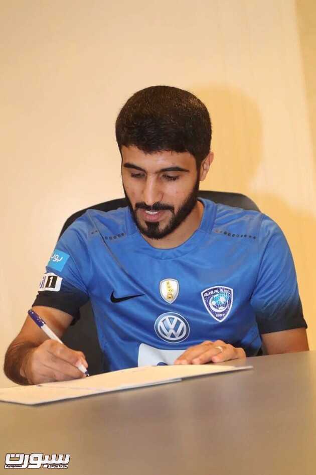 الرويلي خلال توقيع العقد