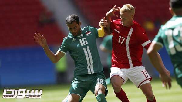 2016 Rio Olympics - Soccer - Preliminary - Men's First Round - Group A Iraq v Denmark - Mane Garrincha Stadium - Brasilia, Brazil - 04/08/2016. Luaibi Saad (IRQ) of Iraq and Jens Jonsson (DEN) of Denmark fight for the ball. REUTERS/Ueslei Marcelino FOR EDITORIAL USE ONLY. NOT FOR SALE FOR MARKETING OR ADVERTISING CAMPAIGNS.