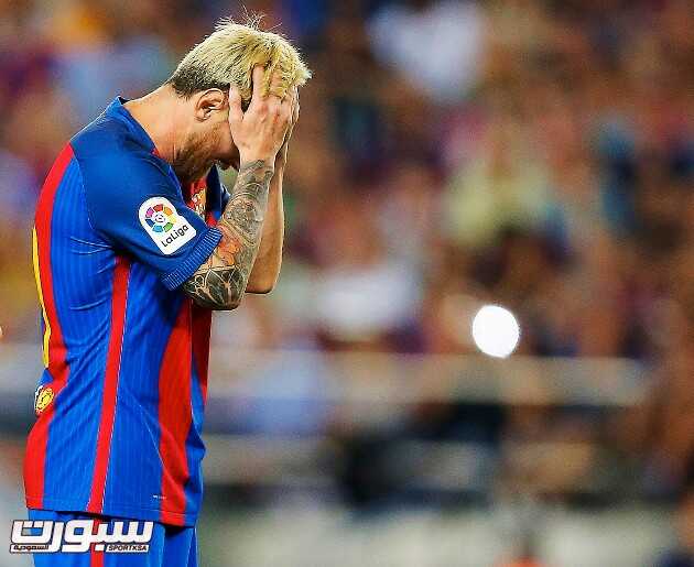 epa05534117 FC Barcelona's Argentinian striker Lionel Messi reacts during the Spanish Primera Division soccer match between FC Barcelona and Deportivo Alaves at Camp Nou in Barcelona, Spain, 10 September 2016.  EPA/ALEJANDRO GARCIA