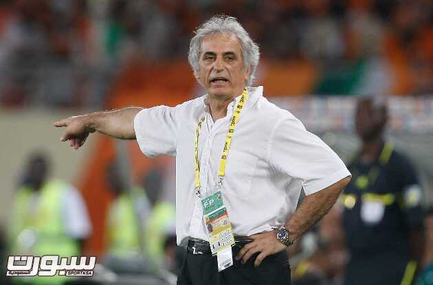 Ivory Coast's coach Vahid Halilhodzic reacts during their African Cup of Nations quarterfinal soccer match against Algeria, in Cabinda, Angola, Sunday, Jan. 24, 2010. (AP Photo/Darko Bandic)