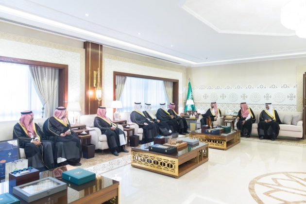 أمير المنطقة الشرقية ونائبه يستقبلان مجلس إدارة نادي الفتح