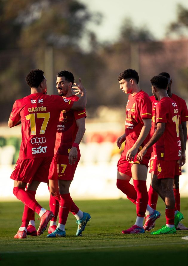 القادسية يكسب خورفكان بثلاثية في معسكره بدبي