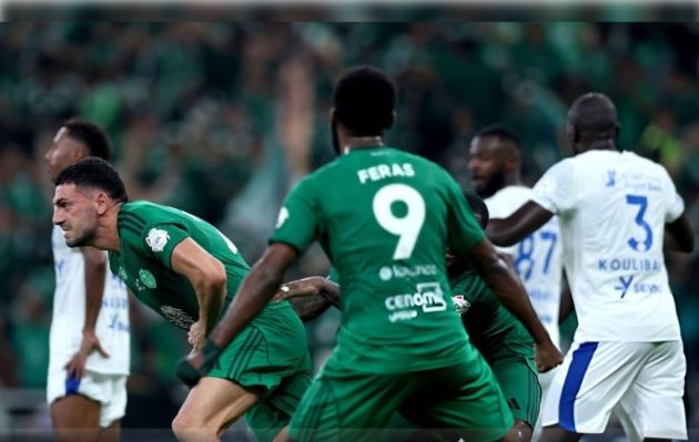 ديميرال يتغنى بهدفه أمام الهلال