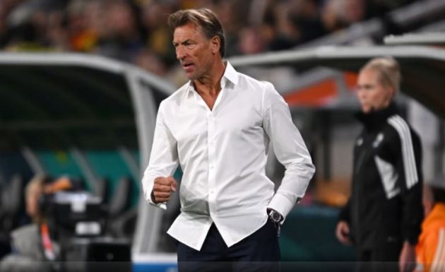 ثورة غضب تجتاح رينارد.. “الفرنسي” يتجاهل لاعبي الأخضر والجماهير ويغادر ملعب “الإنماء” غاضباً