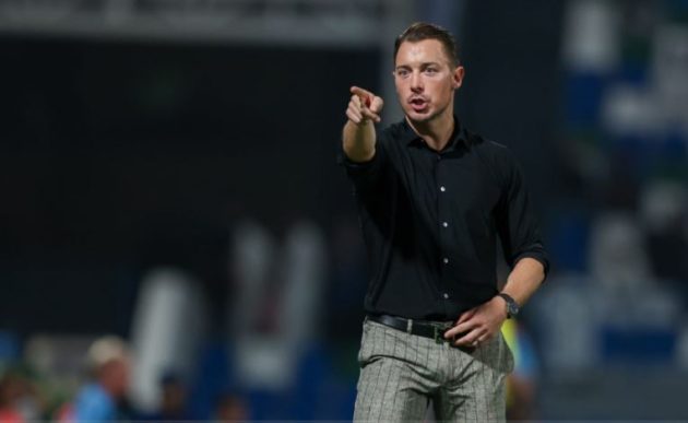 يايسله يؤكد جاهزية الأهلي لمواجهة ضمك ويُبدي تحفظه على “توقيت” التوقف الدولي