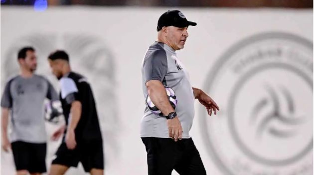 الهريفي يفتح النار على “بن زكري”: مدرب يسكن في الاستوديوهات وأقل من طموح الشباب