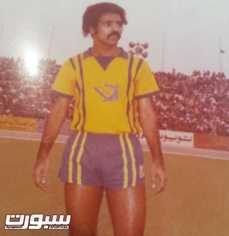 لاعب دولي سابق "ارشيف عبدالعزيز البطي"