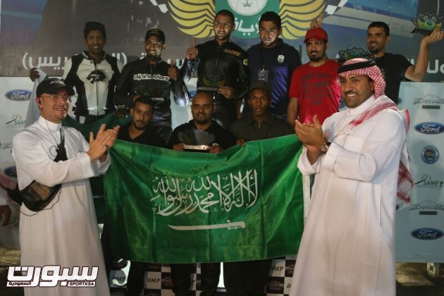 صورة جماعية لفريق الحرس الملكي مع الامير تركي بن عبدالله نائب امير منطقة الرياض